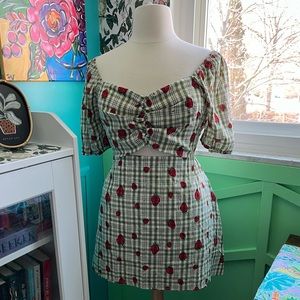 Sz 16 gingham white green strawberry two piece set